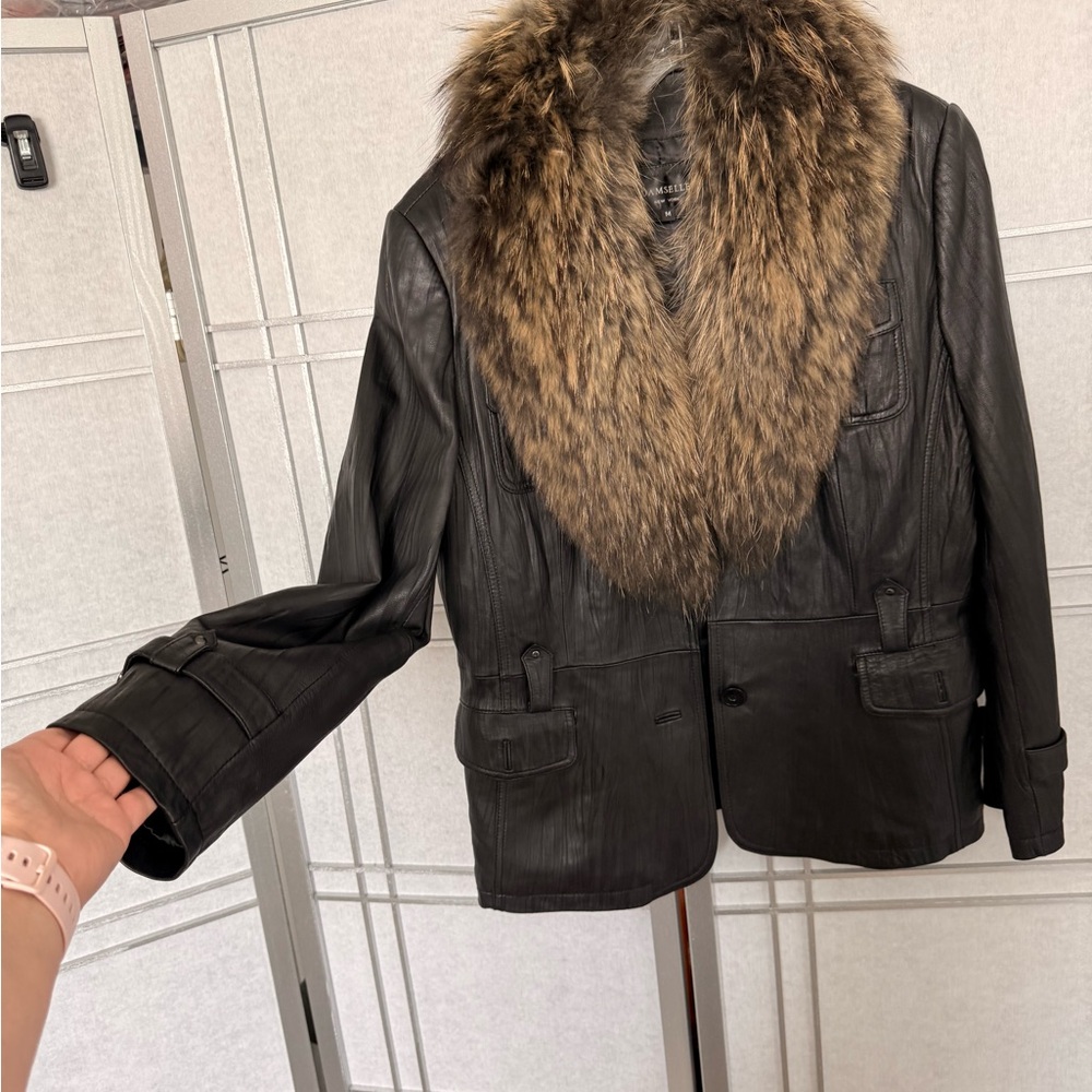 Black Leather Jacket with real Fur Collar - Picture 3 of 10